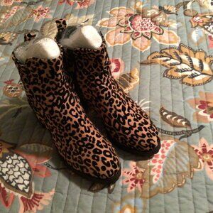 Qupid Cheetah Ankle Boots Bootie Animal Print Size 8 Black Tan Chunky Block Heel